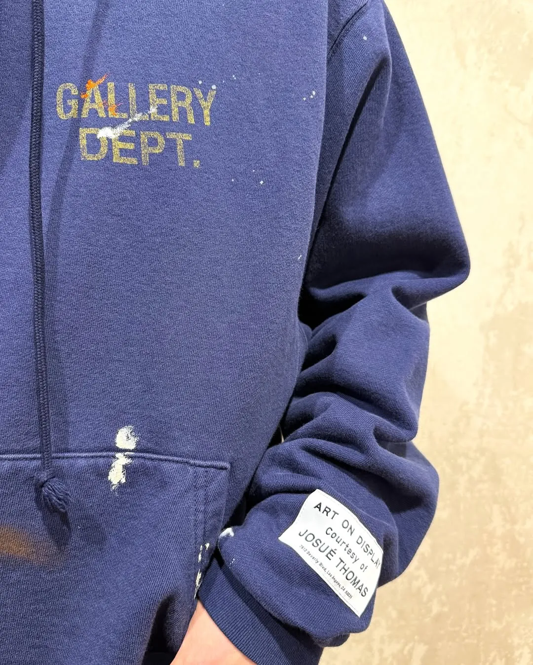 GALLERY DEPT. PAINT LOGO HOODIE/Vintage Navy Purple English graffiti distressed hoodie Purple S-XL Front panel GD ENGLISH logo Enlarged back logo Ready-to-wear belt printed with wash and distressed Made with faded distressed texture There is "Art on Display" pattern patch on the cuffs All painted by old craftsmen with splashes of ink Original mold opening Fabric custom woven and dyed Perfect reproduction of the correct version